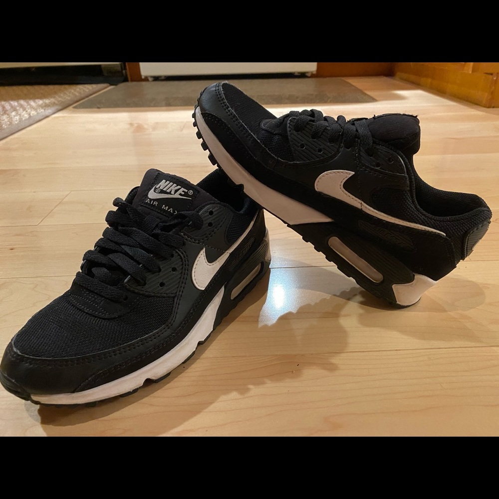 Women’s Black Nike Air Max 90 size 8.5